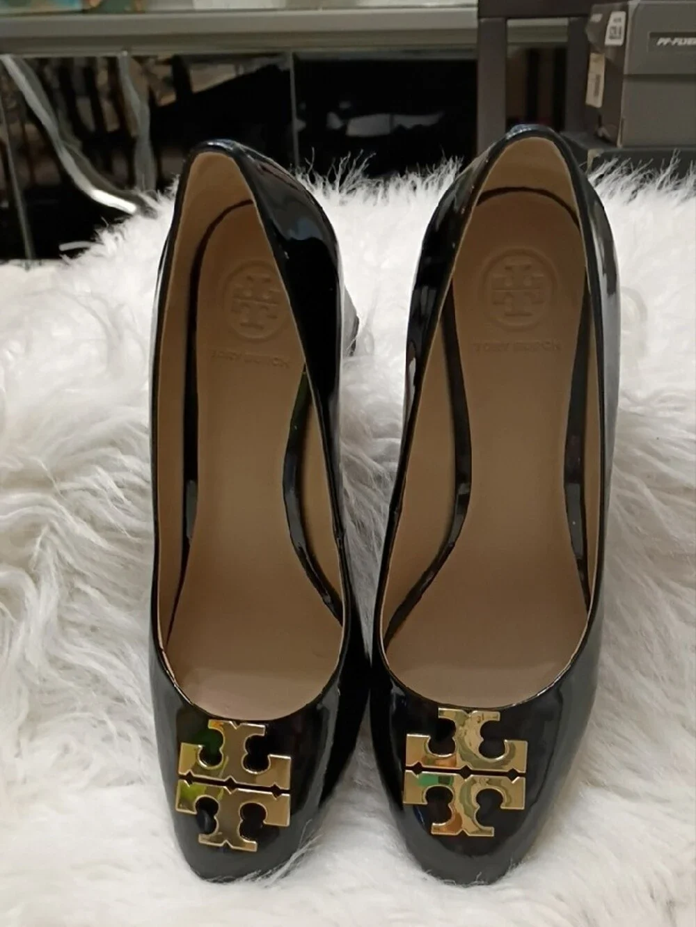 Tory Burch Black Patent Leather Block Heel Pumps with Gold Logo SZ 6M